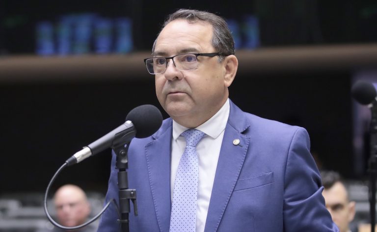 Projeto cria programa para melhorar estradas em áreas rurais