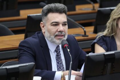 Projeto prevê 40 anos de prisão para assassinato em emboscada com arma de uso restrito