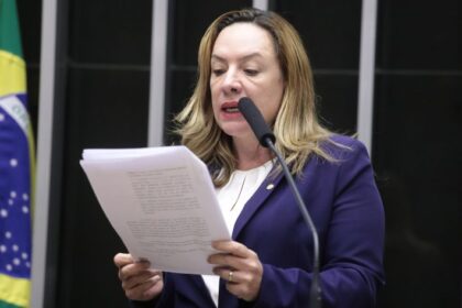 Projeto cria pensão para cuidadores de crianças e adolescentes afastados de pais que usam drogas