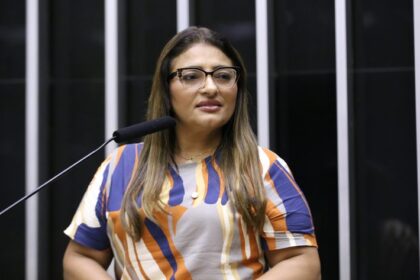 Projeto garante licença de 120 dias a estagiária gestante