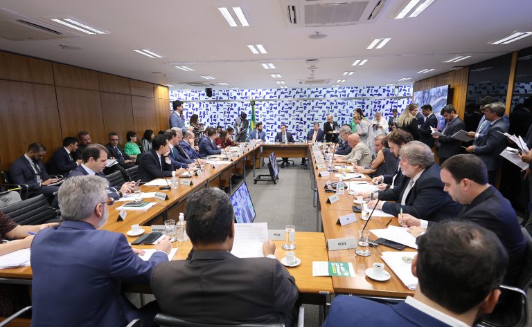 Líderes decidem votar projetos da bancada feminina e penas mais rigorosas para crimes contra agentes da Justiça