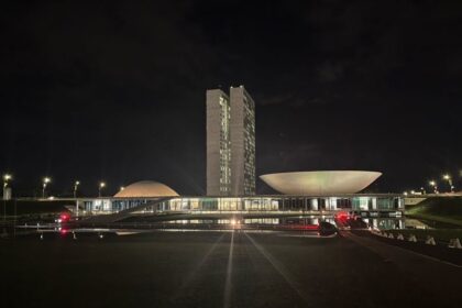 Congresso se ilumina de marrom como parte da campanha de prevenção à cegueira