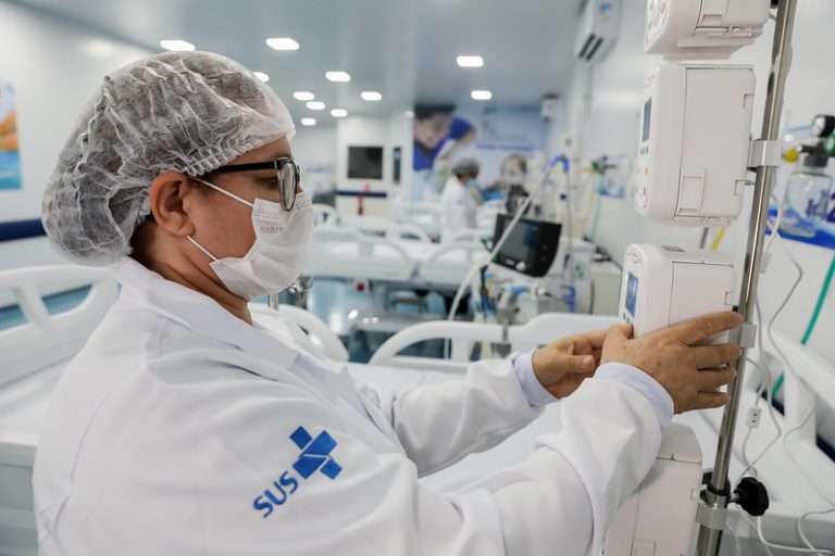 Lei inclui representante da sociedade civil em comissão que define protocolos do SUS