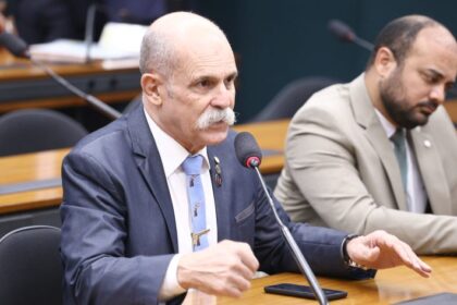 Comissão aprova proposta que criminaliza uso de celular em estabelecimentos prisionais