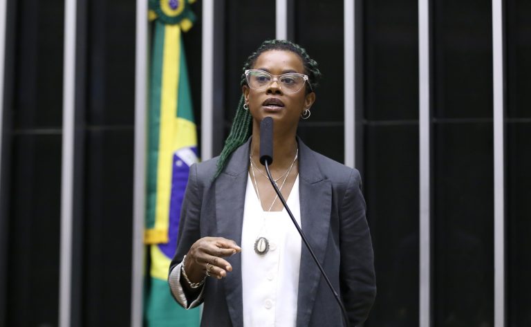 Projeto isenta eleitor nomeado mesário do pagamento de inscrição em concurso público