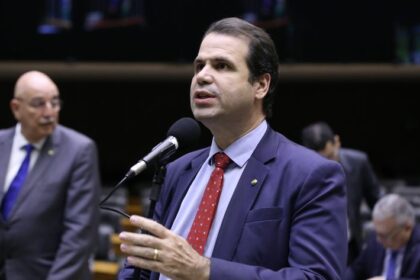 Projeto permite que trabalho voluntário seja critério de desempate para ingresso em curso de graduação