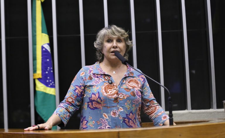 Comissão aprova projeto que garante acessibilidade de pessoa surda em concursos públicos