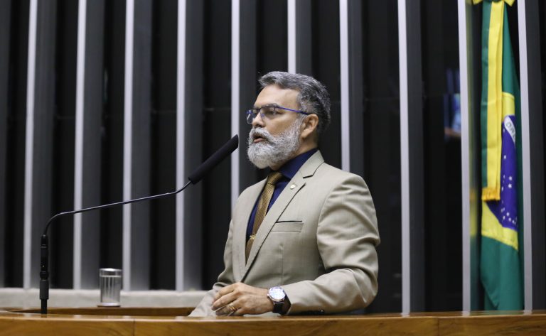 Comissão aprova medidas para proteger crianças e adolescentes em caso de calamidade pública