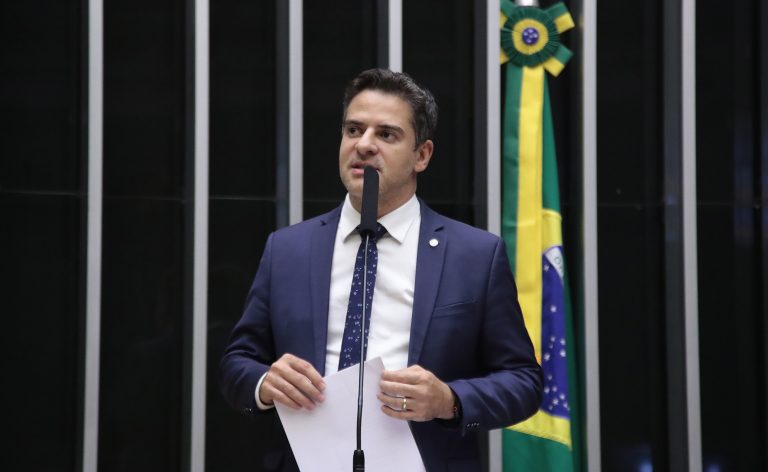 Câmara aprova projeto que obriga SUS a oferecer tratamento completo de lábio leporino