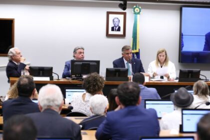 Conselho de Ética aprova cassação do mandato do deputado Glauber Braga
