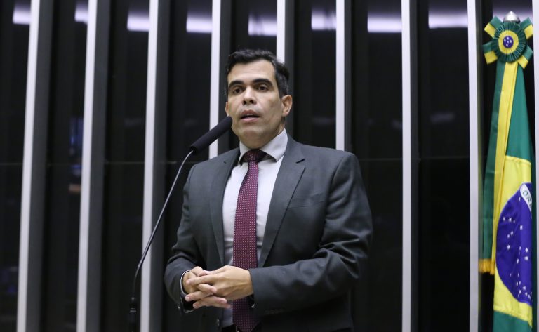 Comissão aprova infração específica para abandono de animais com uso de veículo