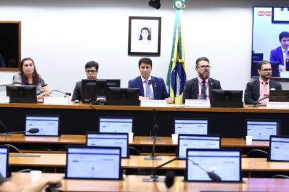 Pessoas surdas pedem cumprimento da lei que determina uso de Libras por órgãos públicos e empresas