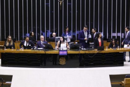 Sessão solene na Câmara dos Deputados lembra campanha contra maus-tratos a animais
