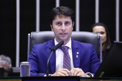 Comissão aprova isenção de tarifas bancárias para pessoas com deficiência com renda de até 5 salários mínimos