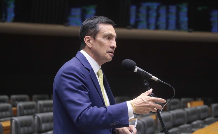 Deputados pedem apuração de fraude bilionária no INSS