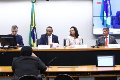 Especialistas apontam falta de políticas de saúde mental para idosos