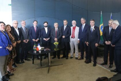 Presidente do Chile destaca importância de rotas de integração sul-americana em encontros com Motta e Alcolumbre