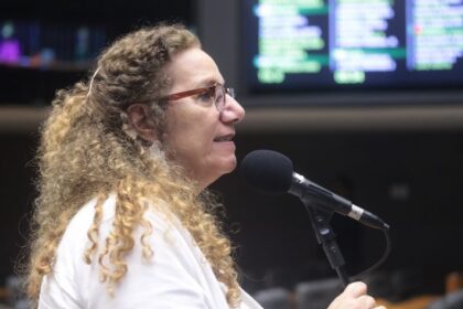 Sancionada lei que agrava pena em crime de violência contra a mulher com uso de IA
