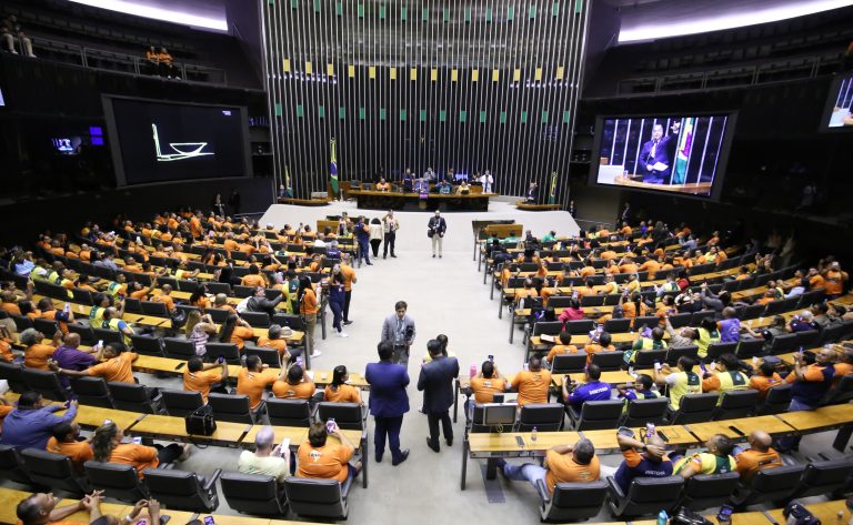 Agentes de saúde e de combate às endemias pedem rapidez na aprovação de benefícios para a categoria