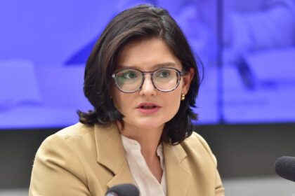 Representantes do governo reafirmam na Câmara que estratégia contra tarifas dos EUA é negociar