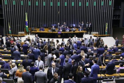Câmara aprova projeto que facilita ajuda em desastres climáticos e o combate a incêndios florestais