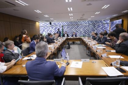 Governo e oposição divergem sobre as investigações de fraudes no INSS