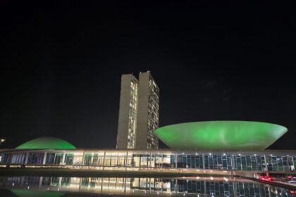 Congresso Nacional recebe iluminação verde para homenagear o Dia Nacional da Defensoria Pública