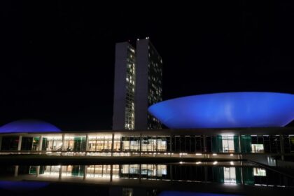 Congresso tem iluminação azul para marcar o Dia Mundial da Hipertensão Pulmonar