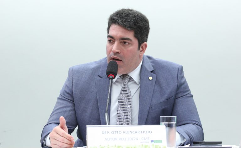 Comissão aprova projeto que prevê aumento do conforto térmico nas salas de aula da rede pública