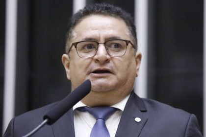 Comissão aprova atendimento em Libras em órgãos públicos, concessionárias e bancos