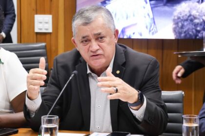 Reajuste de servidores deve ficar para esta quarta-feira, diz líder do governo