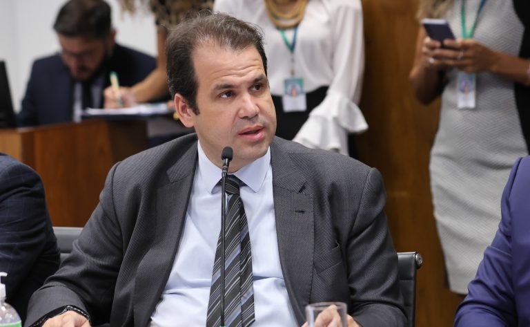 Comissão aprova alteração na regra para data de vencimento das contas de água e luz