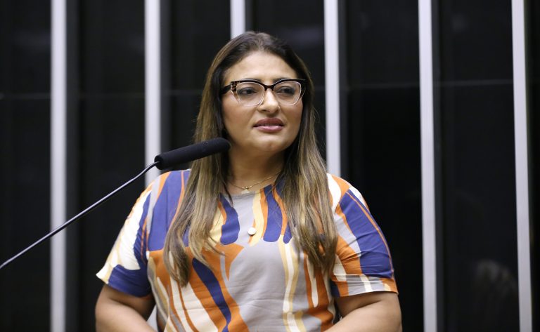 Projeto aumenta pena para crime de estelionato cometido contra maior de 60 anos