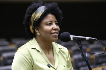 Projeto determina que governo faça campanhas educativas permanentes sobre violência contra mulheres