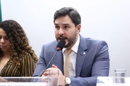 Comissão aprova campanha Abril Roxo, sobre o uso equilibrado de tecnologias digitais