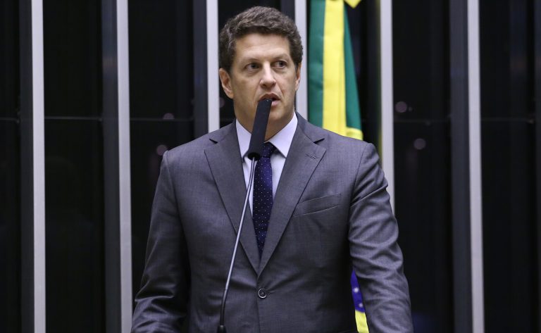 Deputados apresentam 18 projetos para derrubar aumento do IOF