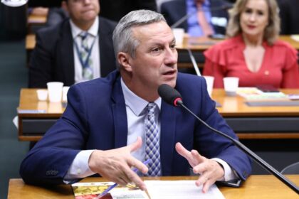 Comissão aprova projeto que cria marco legal para combater milícia privada
