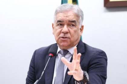 Projeto concede isenção de imposto para mães de múltiplos comprar carro de sete lugares