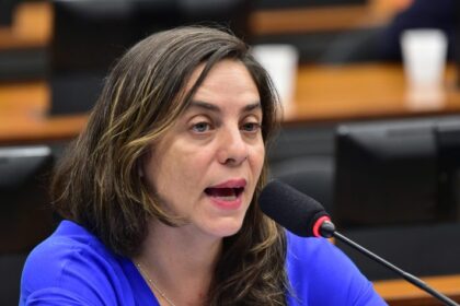 Deputada apresenta sugestões para diminuir impactos de tragédias climáticas na educação
