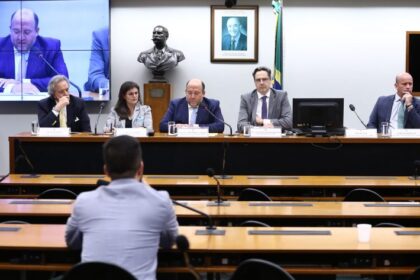 Debatedores criticam Argentina por acirrar disputas no rio Paraná