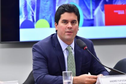 Governo deve enviar projeto para combater racismo nos estádios de futebol