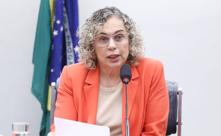 Comissão aprova obrigatoriedade de clube inscrever programa de formação de atleta no conselho da criança