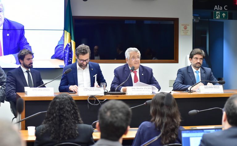 Debatedores pedem regulação de redes sociais para coibir mercado ilegal de bets