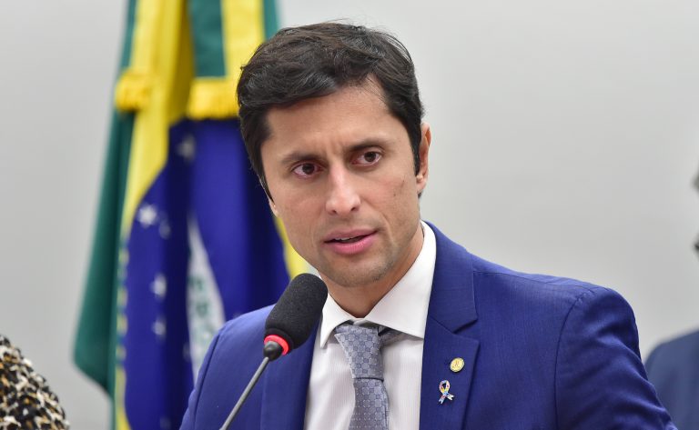 Comissão aprova dedução no IR para quem doar a instituições que atendam pessoas com deficiência maiores de 18 anos