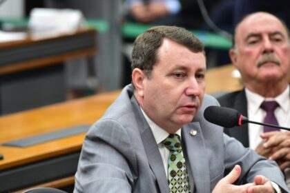 Projeto aprovado em comissão libera igrejas e partidos de regras de tratamento de dados pessoais da LGPD