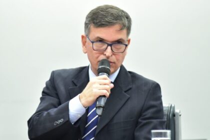 Delegado da PF afirma que investigação sobre descontos indevidos do INSS ainda está no início