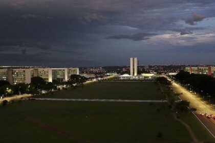 Sancionada lei que reajusta salários de servidores do Poder Executivo federal