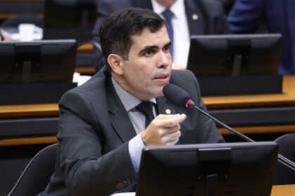 Comissão aprova ampliação da divulgação de telefone para receber denúncia de violência contra mulher