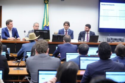 Grupo de trabalho da reforma administrativa ouve representantes dos servidores na terça