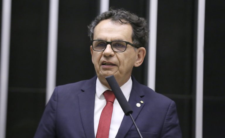 Comissão aprova garantia de acesso a UTI privada para idosos com mais de 80 anos se não houver vaga na rede pública